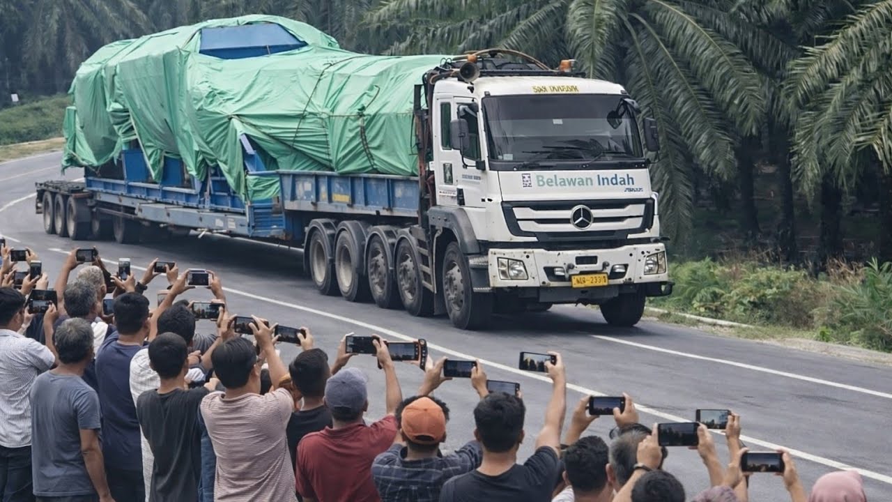 Truk Terhimpit di Tikungan! Mesin Sampai Habis Nafas, Nyaris Terjadi Insiden #viral #viralvideo 