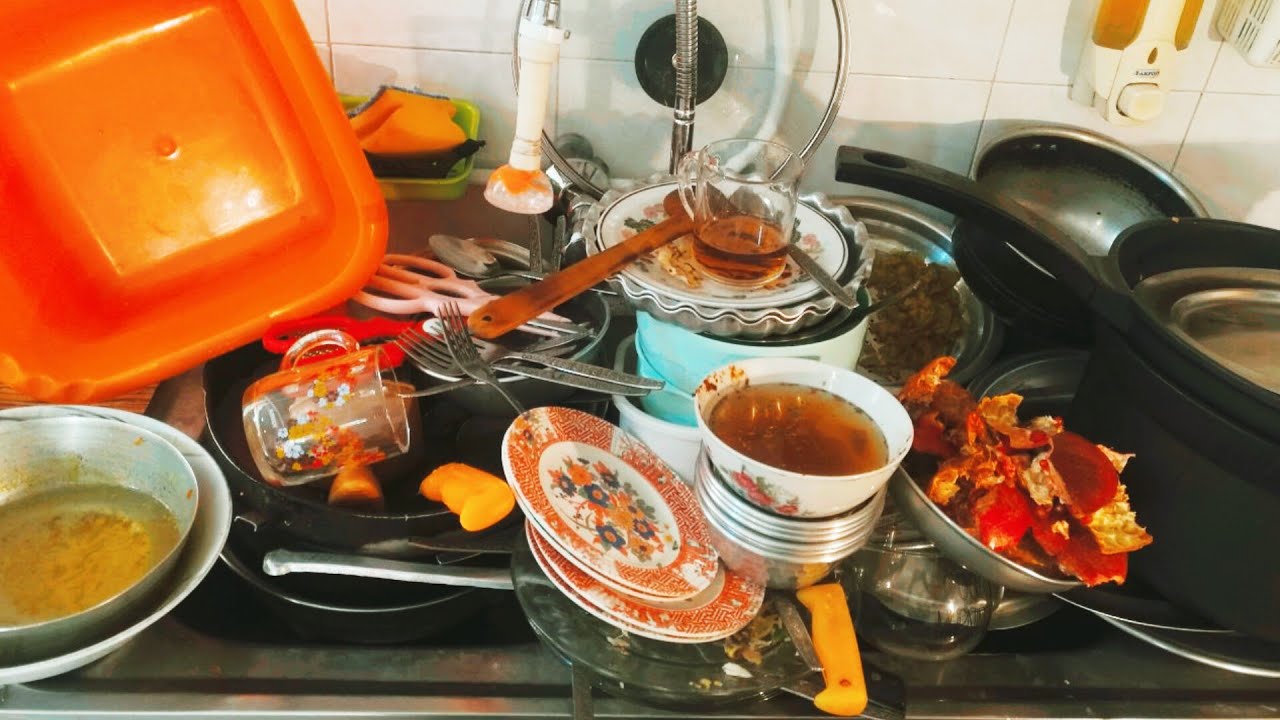 Washing Dishes: Calm Moments in the Kitchen Sink 🌿