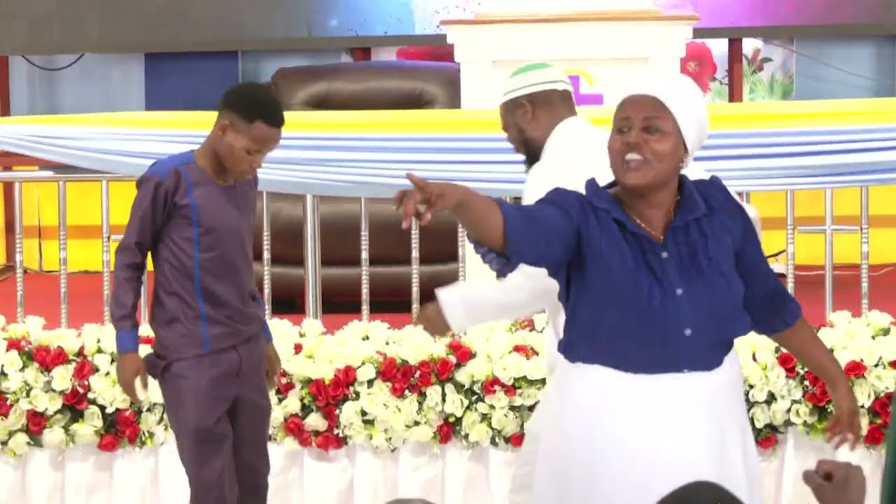 MAKUHANI CHOIR - YESU KIBOKO