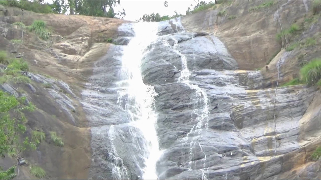 A Tourist Place of Kodaikanal in silver Water Falls.