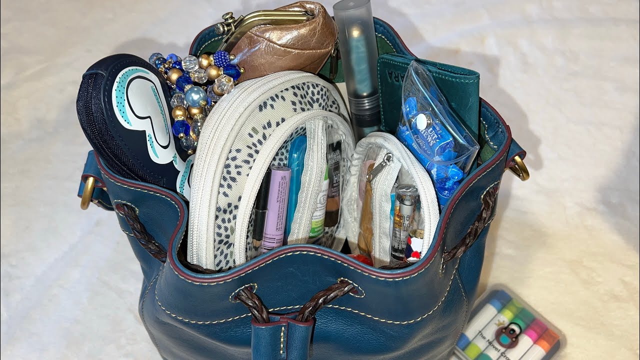 What’s in my Dooney and Bourke Drawstring Hattie Bag?! WIMB!?