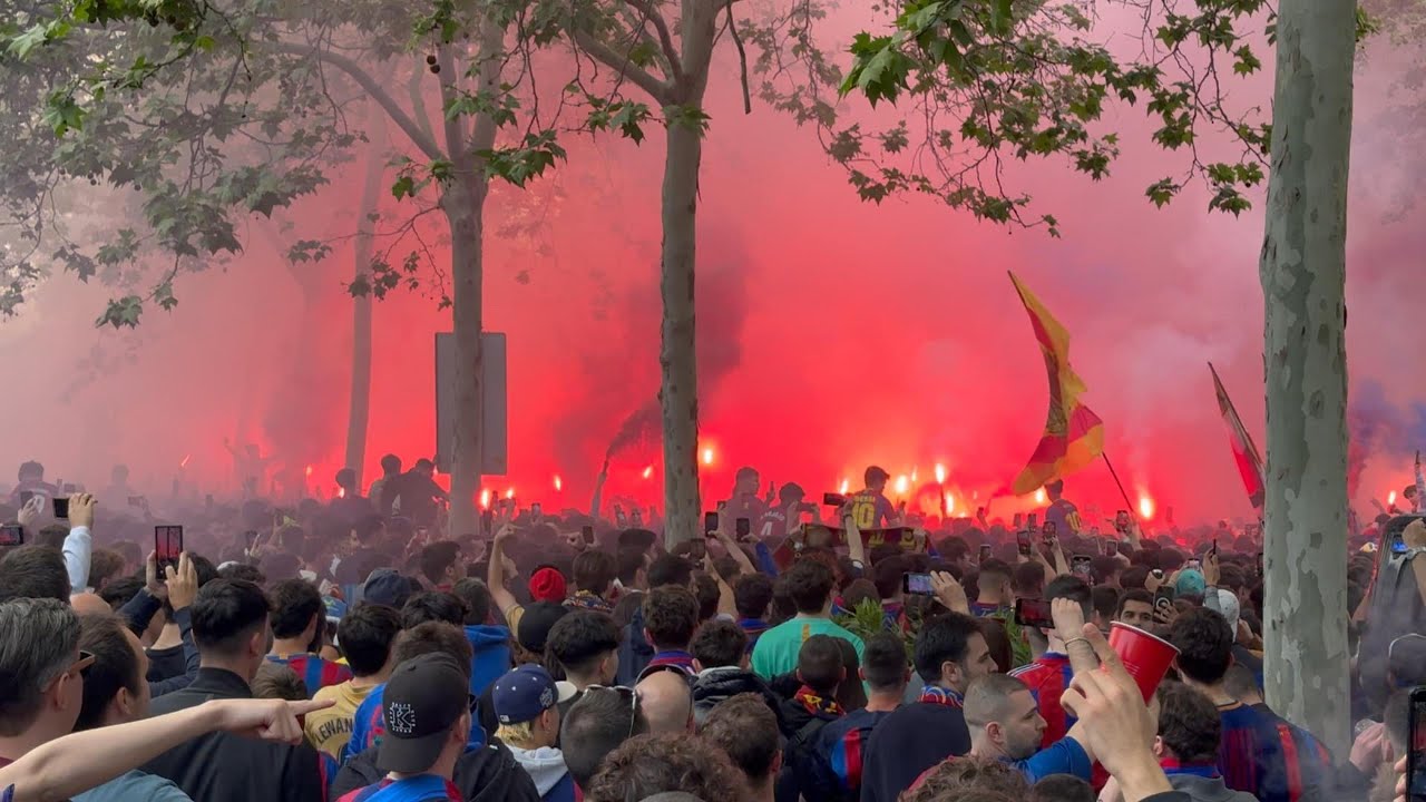 FC Barcelona - Paris Saint Germain. Barcelona Fans Take Over the City Before The UCL Match