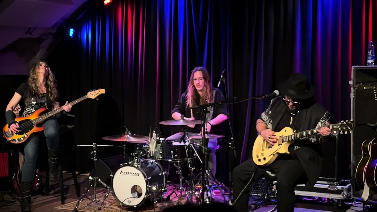 Marc Amacher Live „Mad Bad Santa Tour 23“