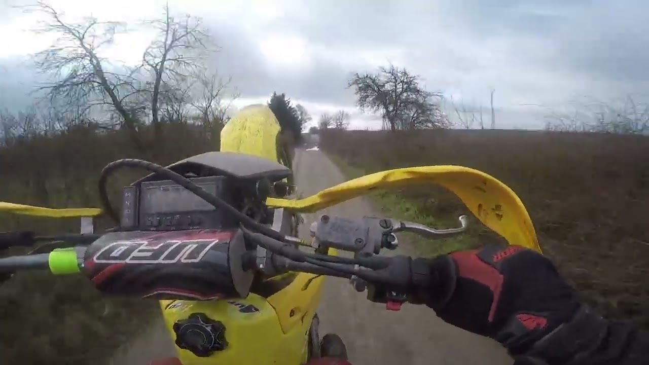 Suzuki DRZ 400 5th gear wheelie