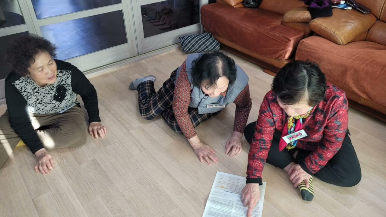 경상북도 대한노인회보 정독 풍경 by임성희행복선생님