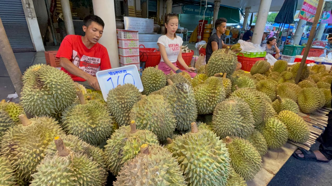 นั่งปอกกันยาวๆเลยวันี้….💯เนื้อเหลืองๆเหมือนทอง #ร้านทุเรียนคุณเบนซ์ #thailand#บ่าวนิพลพากินพาเที่ยว