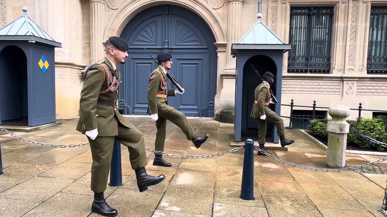 Changing guards protocol at Palais Grand-Ducal, #Luxembourg 🇱🇺 2024