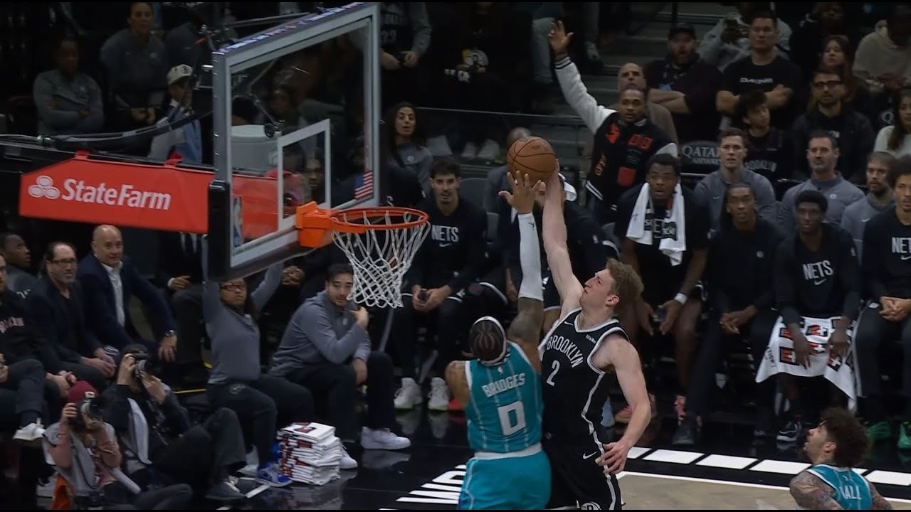 Danny Wolf with the absolutely nasty poster dunk over Miles Bridges, with full force - 12/1/25