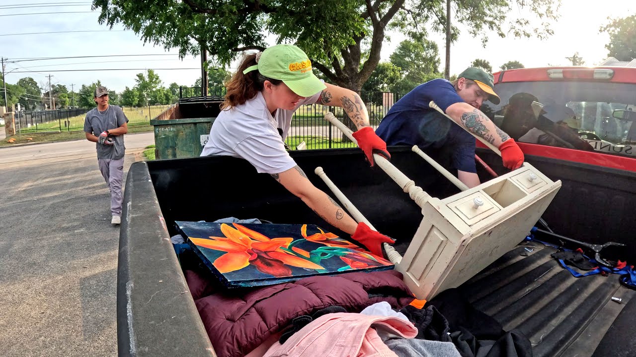 We Found Dumpster Art, Furniture, and Clothes in the Trash!