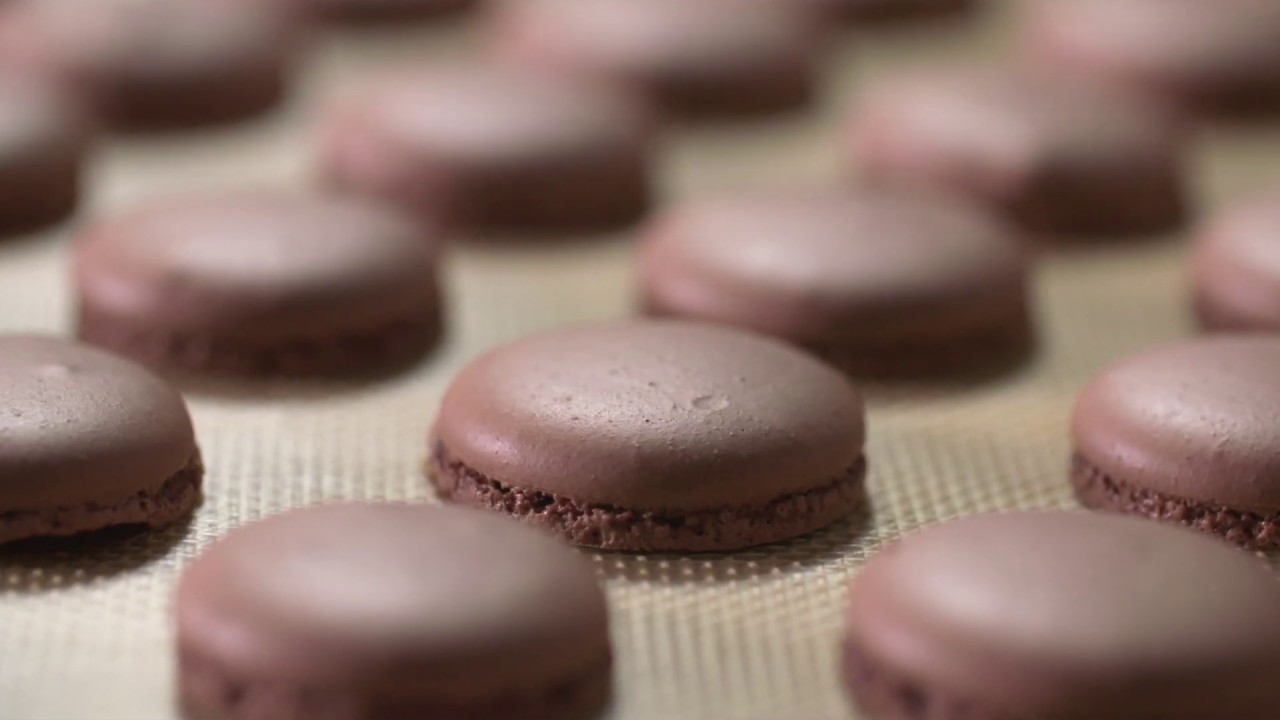 Cocoa Macarons Tutorial – The Essentials by L’École Valrhona