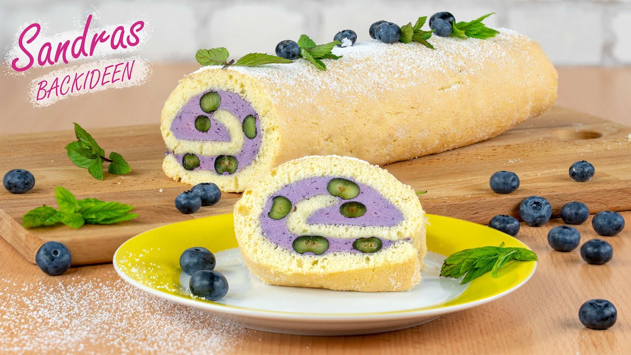 Blaubeer Biskuitrolle - Gelingsicherer Biskuit mit leckerer Blaubeer-Quarkcreme / Heidelbeerrolle