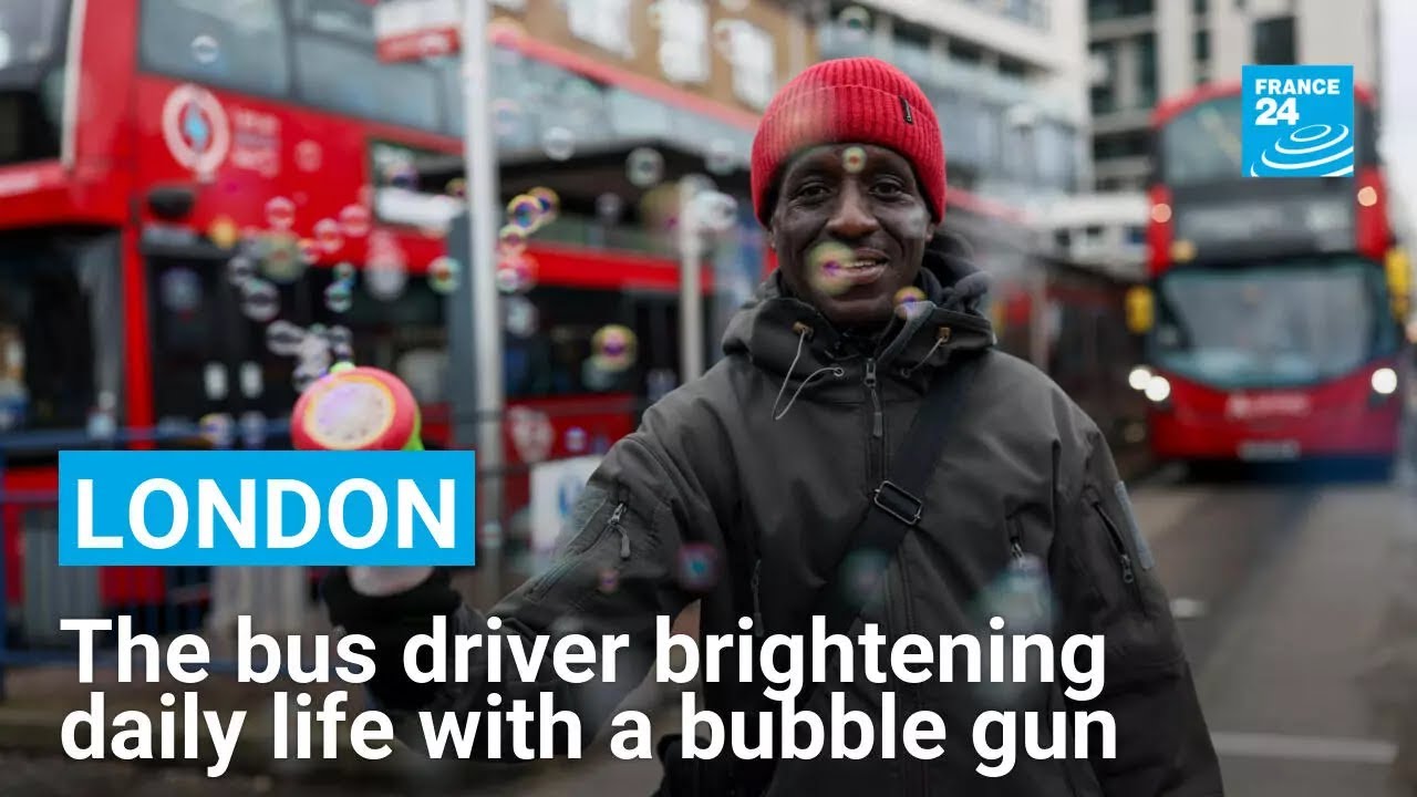 London: The bus driver brightening daily life with a bubble gun • FRANCE 24 English