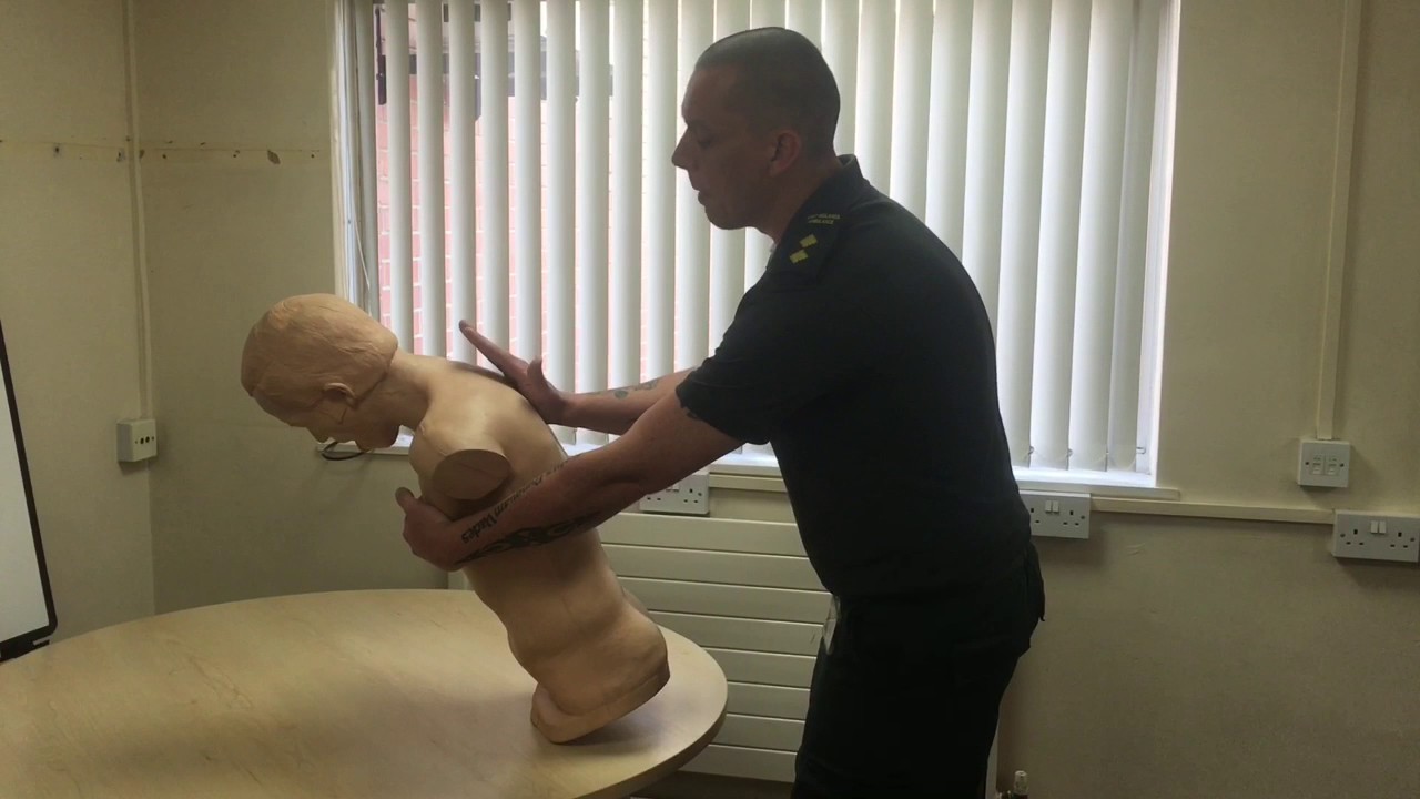 Как спасти человека, который задыхается