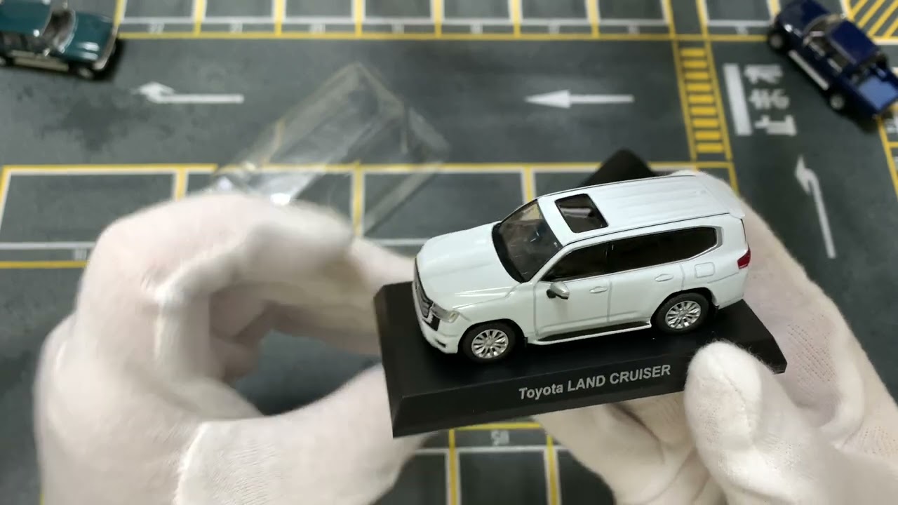 Nuevo unboxing. Toyota Land Cruiser 300 ZX. by Kyosho
