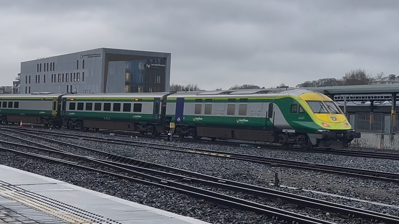 Trains at Dublin Heuston 