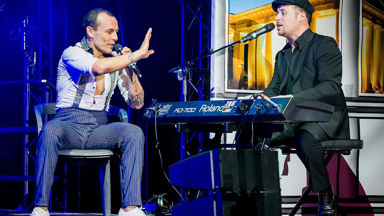 Fernando Sosa & Massimo Scalici singing homenaje a Carolina - 15 Years History at BSC 2015