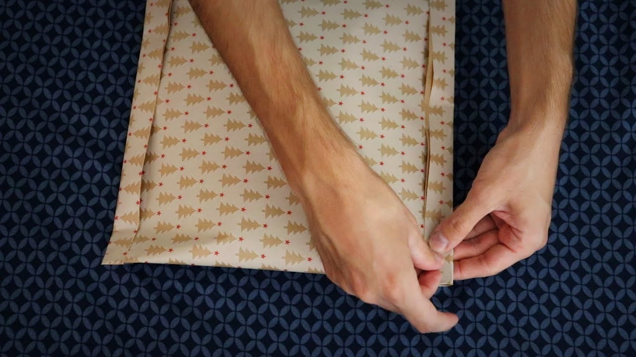 Gift Wrapping Christmas Presents (Unintentional ASMR)