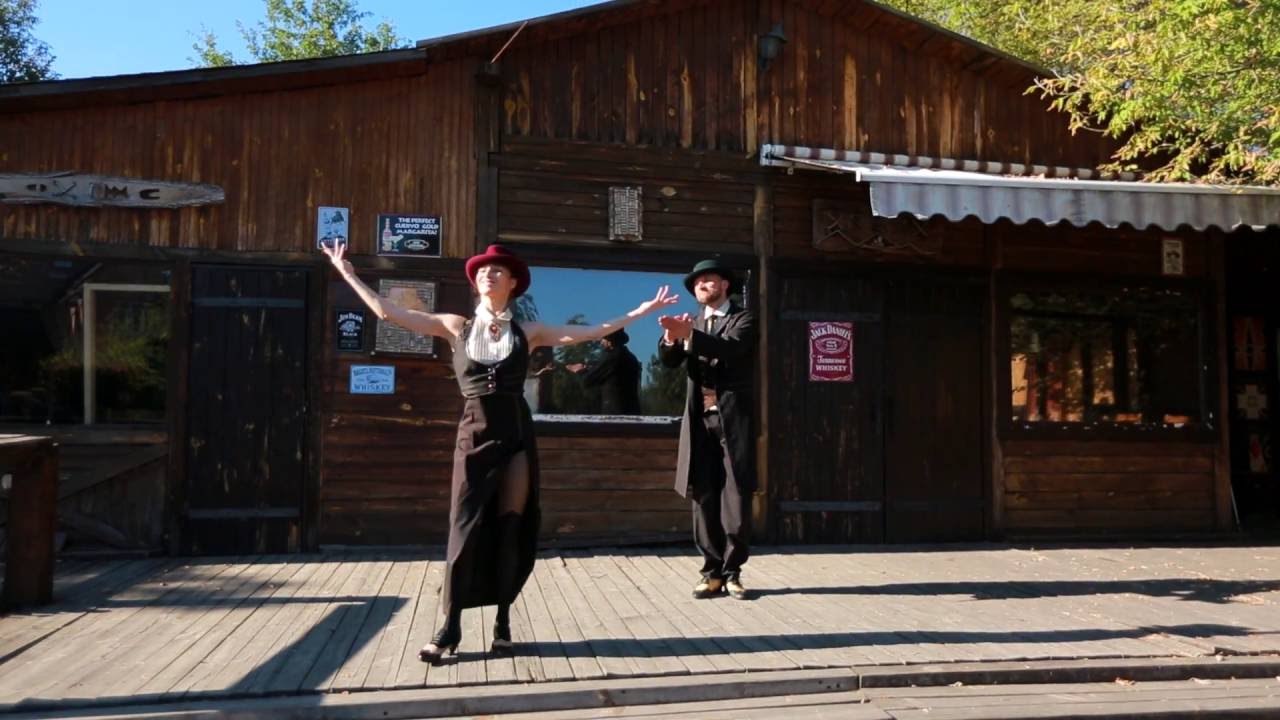 Сергей Змейок и Катя Бухтиярова в танцевальном номере в стиле Western.