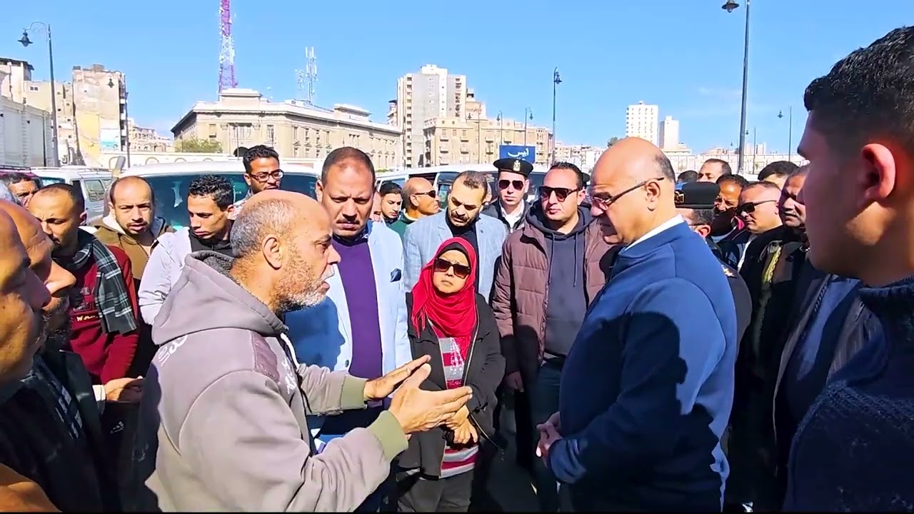 محافظ الإسكندرية في جولة مفاجئة لتفقد موقف سيرفيس محطة مصر لمتابعة الالتزام بالتعريفة الجديدة