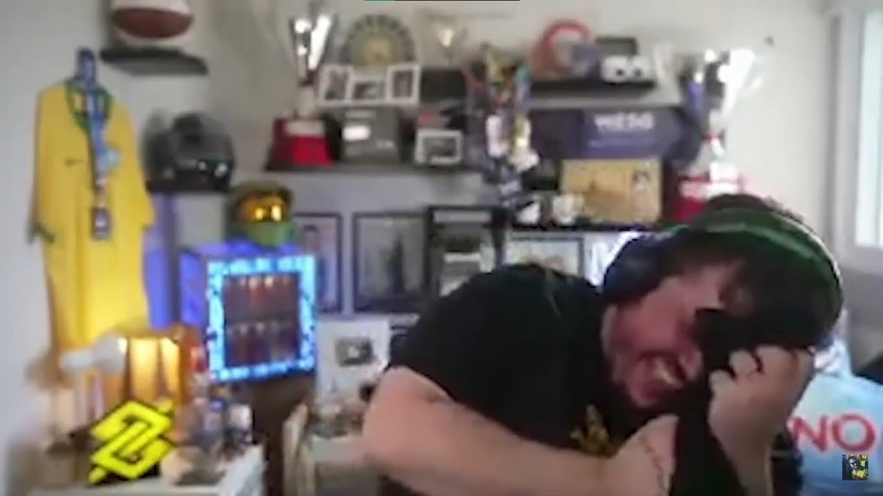 Compilados do Gaules rindo #1