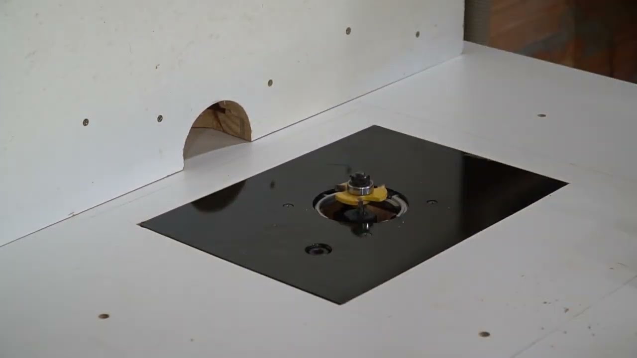 Lifting system for inverted column router