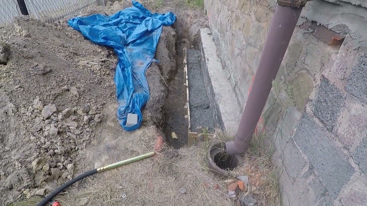 ZALEWANIE OPASKI WZMACNIAJĄCEJ STARE FUNDAMENTY