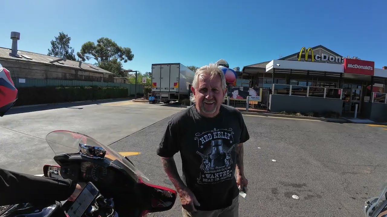 Day 5 (3) Wellington NSW Andy Van's Garage.