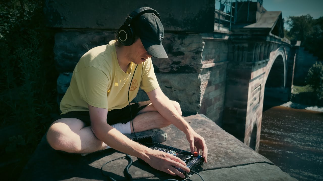 SP404-MK2 beat performance on a PICTURESQUE BRIDGE!