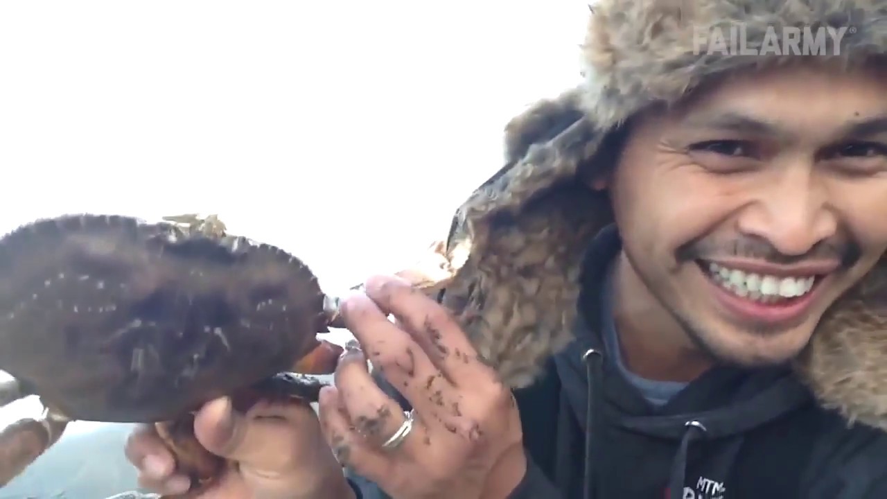 I Caught A Big Crab!: Throwback Fails (December 2017) | FailArmy