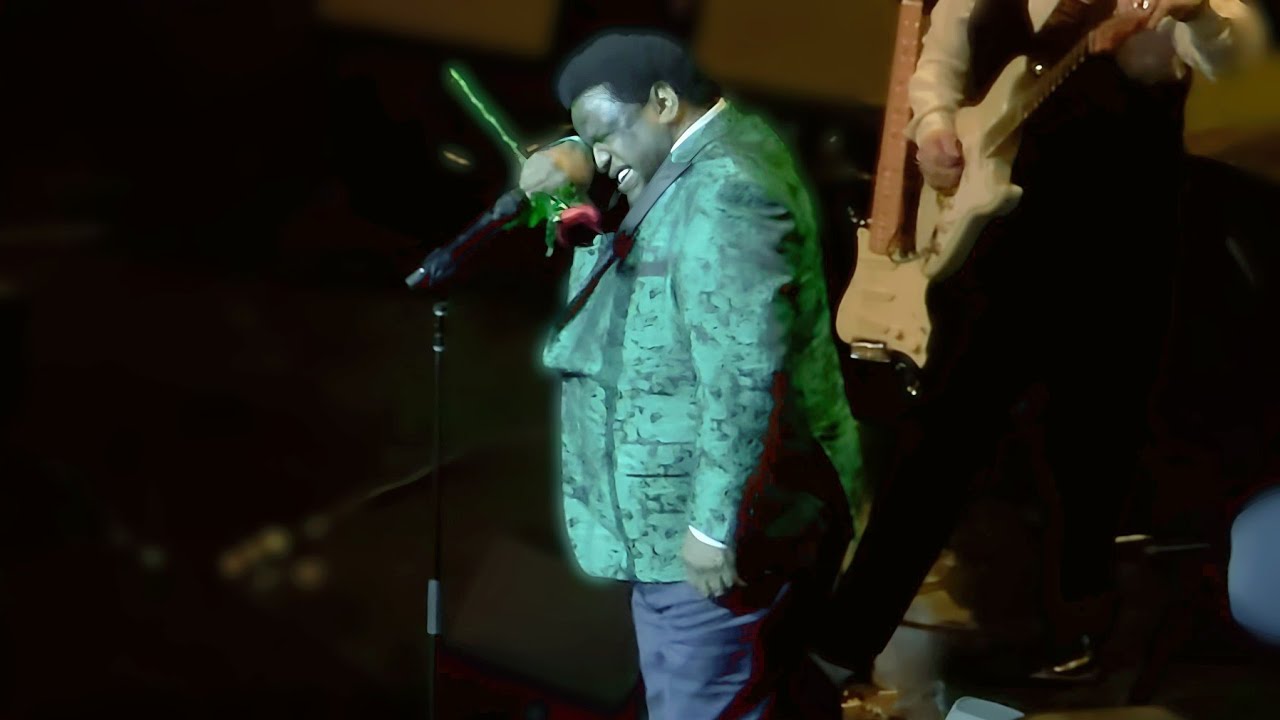 Al Green cries singing Bee Gees 