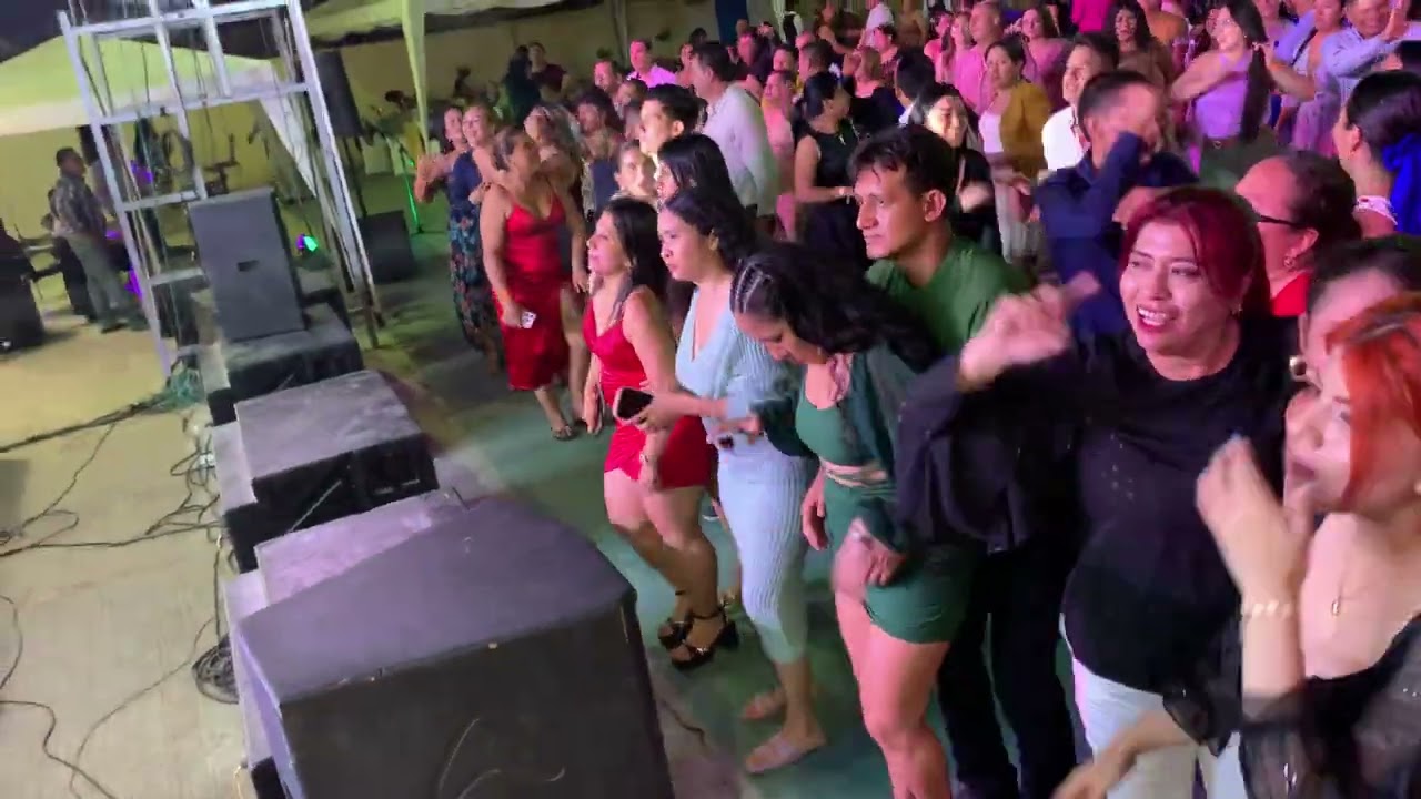El combo de Darwin junto al q suena bajito sonido Mendez