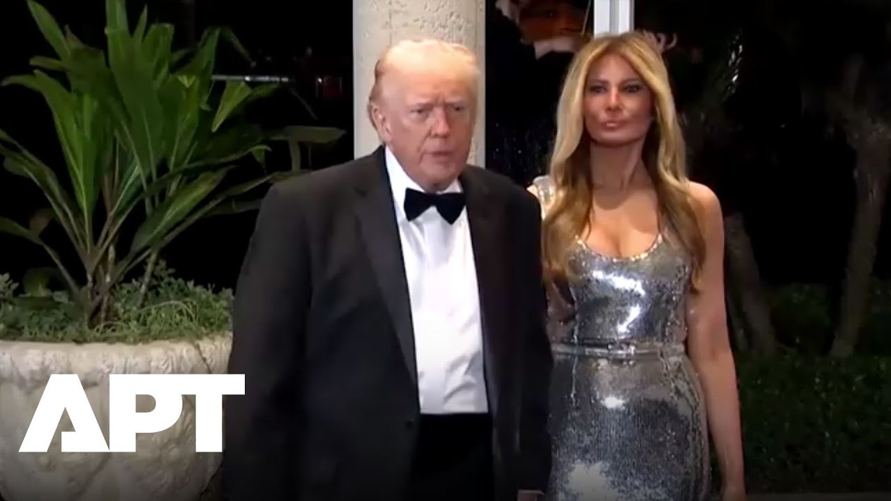 Трамп устроил новогоднюю вечеринку в Мар-а-Лаго и выставил на аукцион картину с изображением Иису...