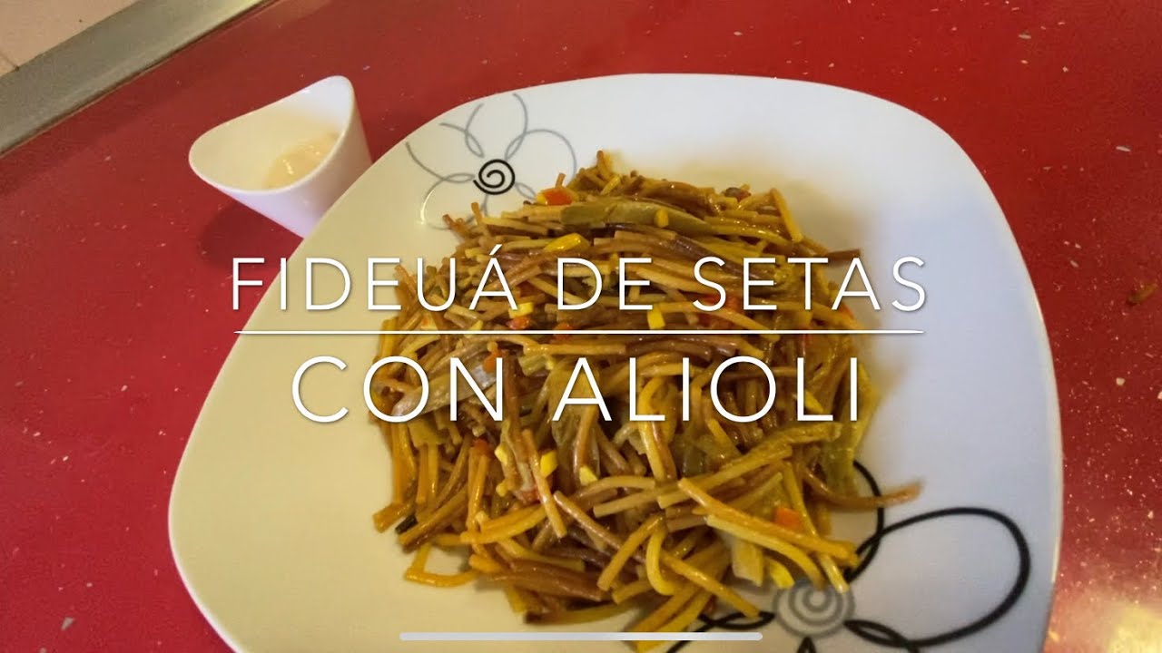 Fideuá de setas con alioli