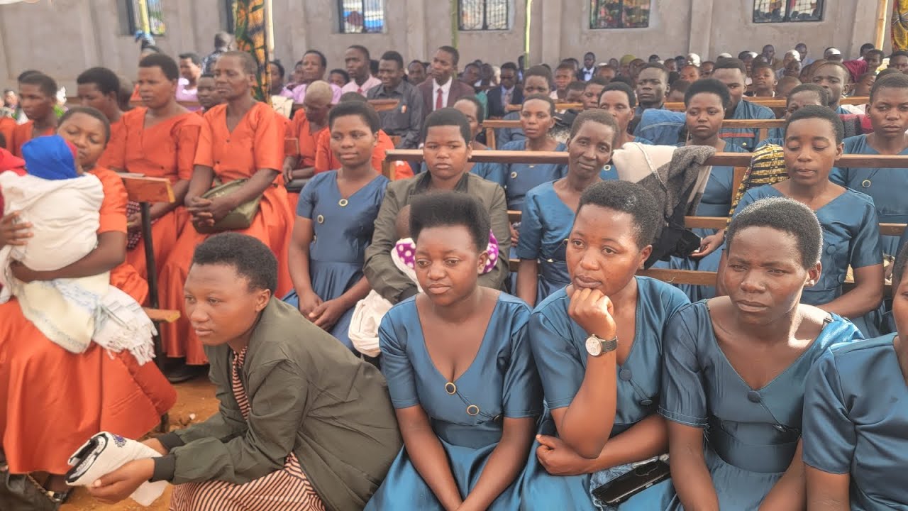 SAUTI YA MLIMANI SDA CHOIR _ WEWE NI NANI ?