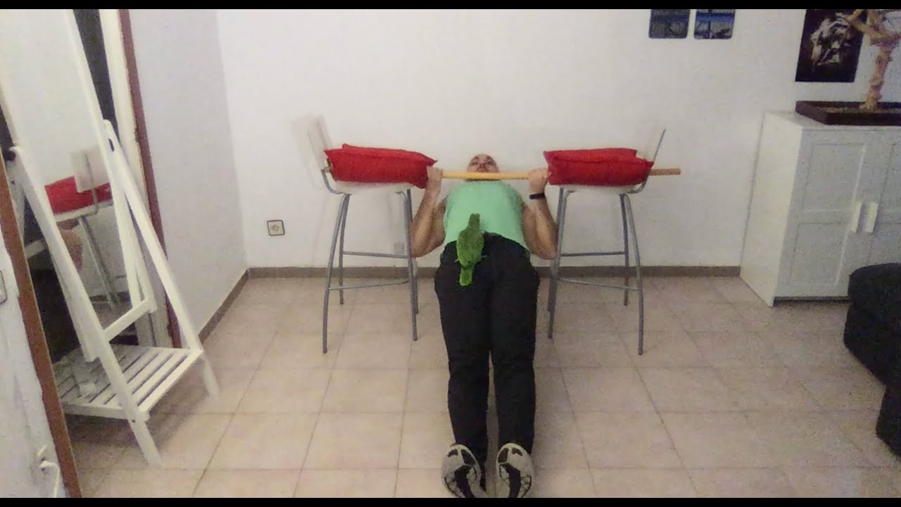 Ejercicio de espalda en casa (4) - Remo invertido con agarre estrecho