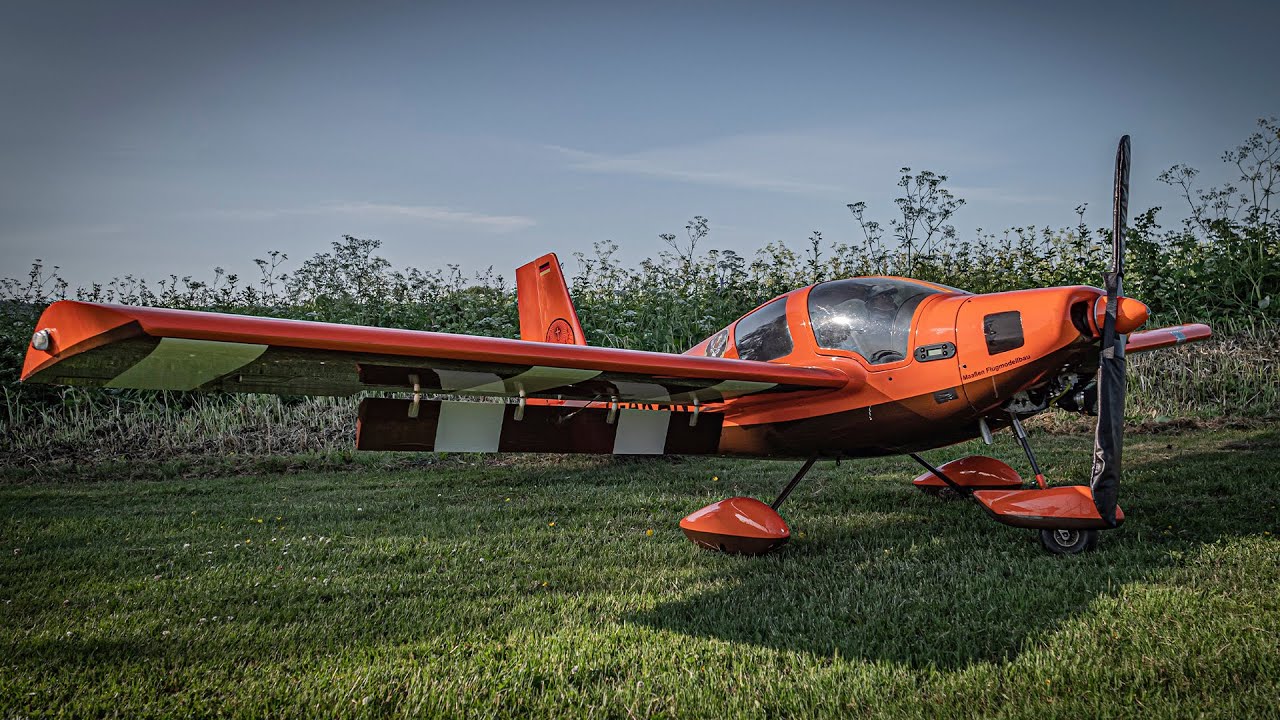 Giant Maassen Swiss Trainer with 3W 170cs. Beautiful flight pulling a 4.1m. Rowing LS6.