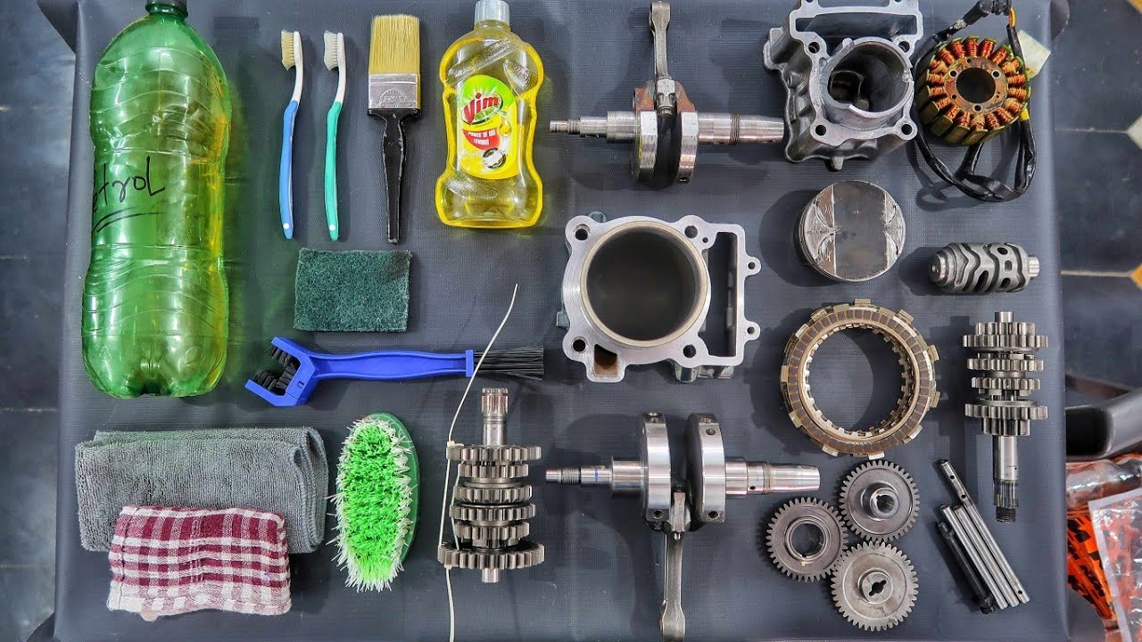 KTM Duke 390 : Cleaning & Inspecting Major Engine Parts [HINDI]