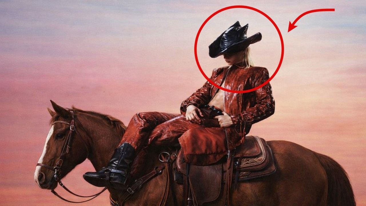 Felix as a Cowboy! Vidio cool Felix Stray Kids riding a horse for the ATIISSU Collection