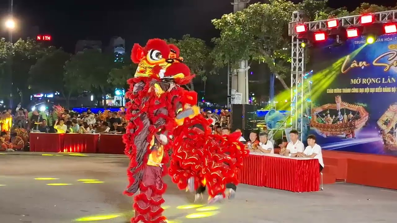Thi múa lân 1