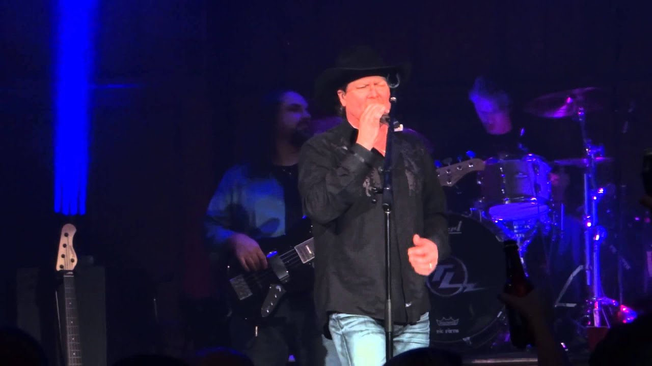 Tracy Lawrence - Texas Tornado (Live)