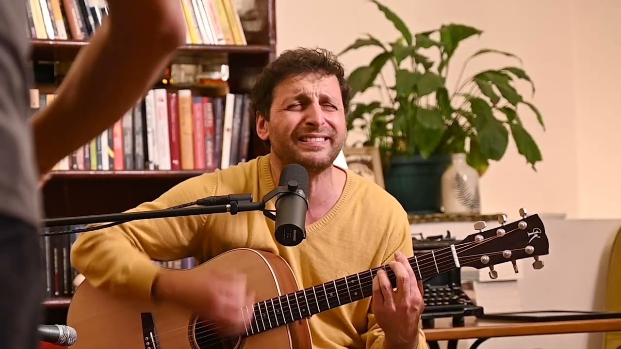 Live на Червения Диван във Fox Book Cafe - Иван Юруков (Терпентина) Спомен в лъжа
