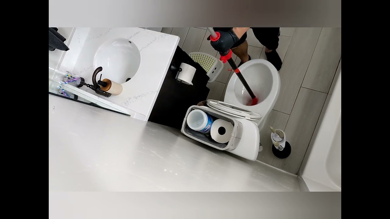 Testing & Overview of the Bauer 6 Foot Toilet Auger. Works Great to Snake a Toilet!!!