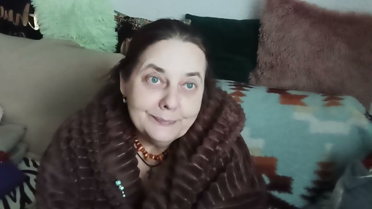 Всё рукоделю. Закрыли под замок.