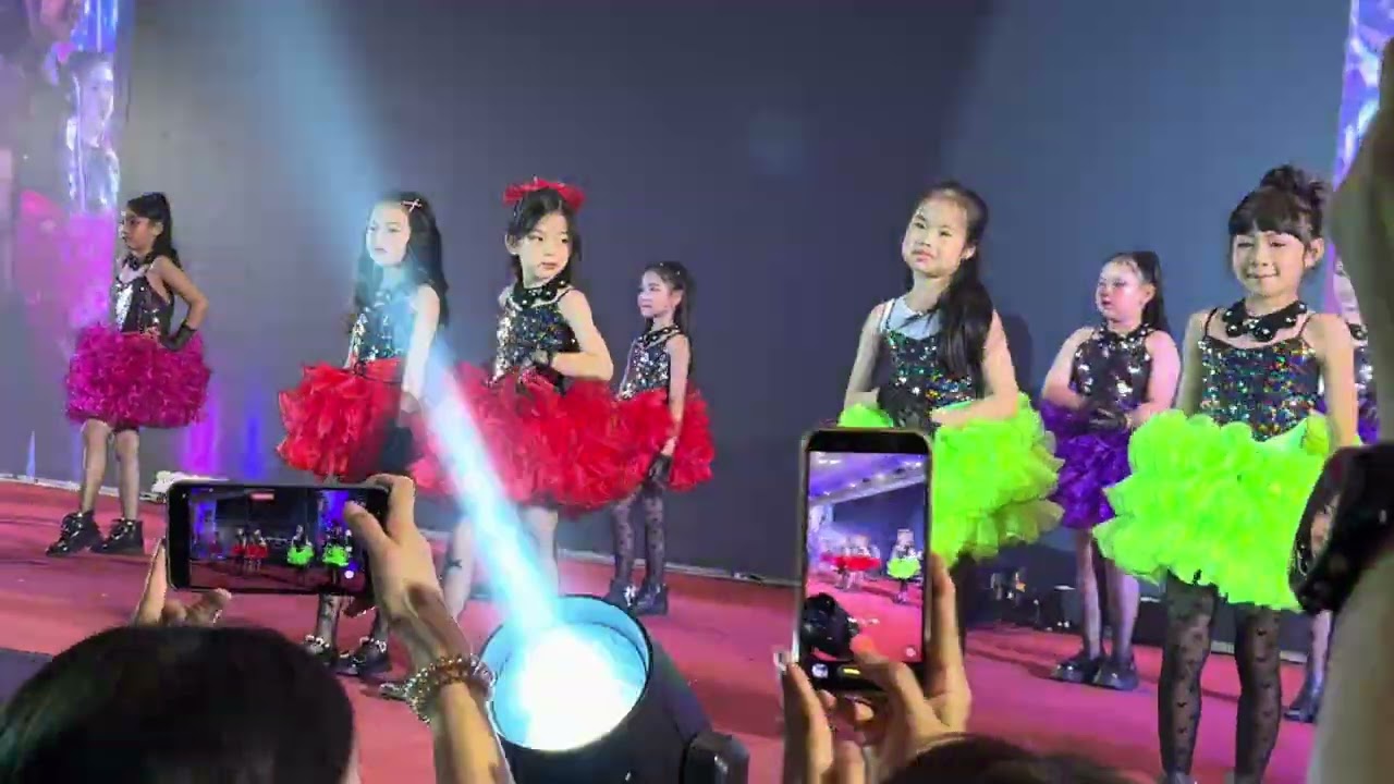 การแสดง STEP ไทย ใจ FOO