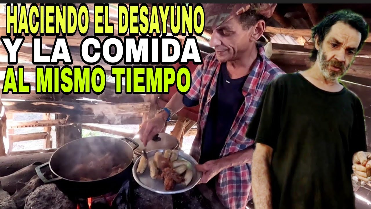 Don NEGRO FELIZ CANTANDO DESAYUNANDO Y  COCINANDO UN HOMBRE ALEGRE Y MUY ATENTO.