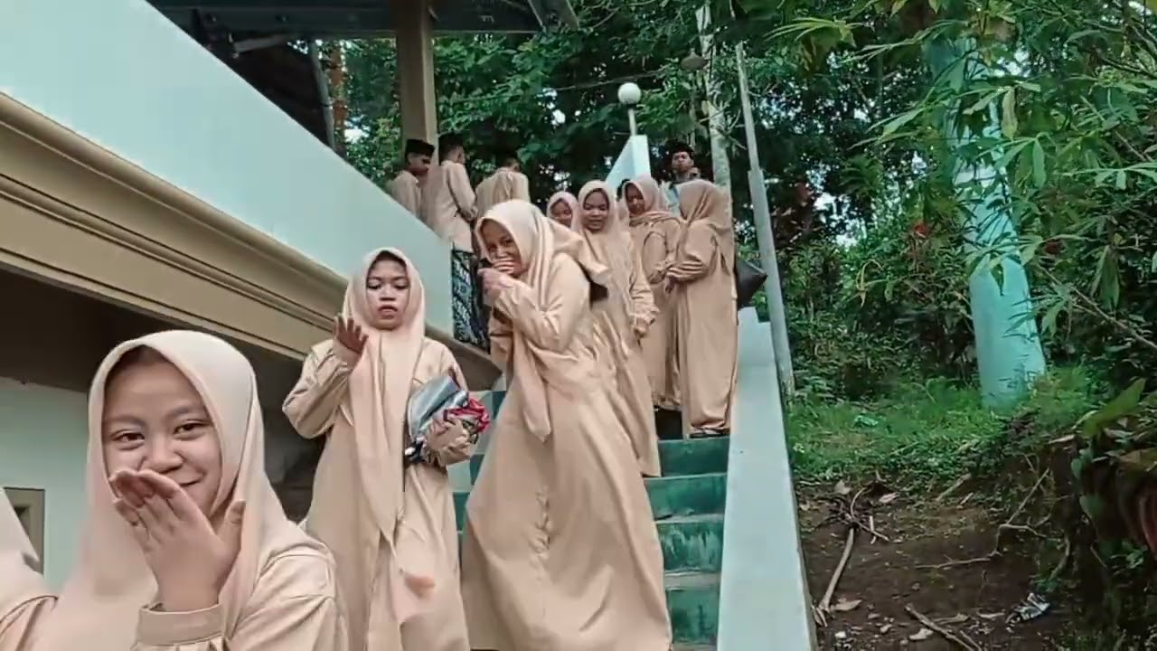 Kegiatan ziaroh para Masyayikh dn ulama Wonosobo santri darulhadlonah