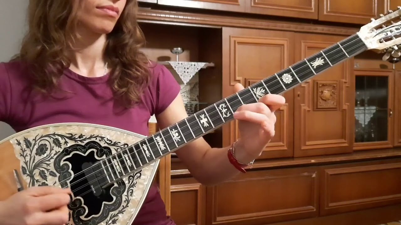 Αλλοτινές μου εποχές - μάθημα μπουζούκι. Konstantina - bouzouki lessons