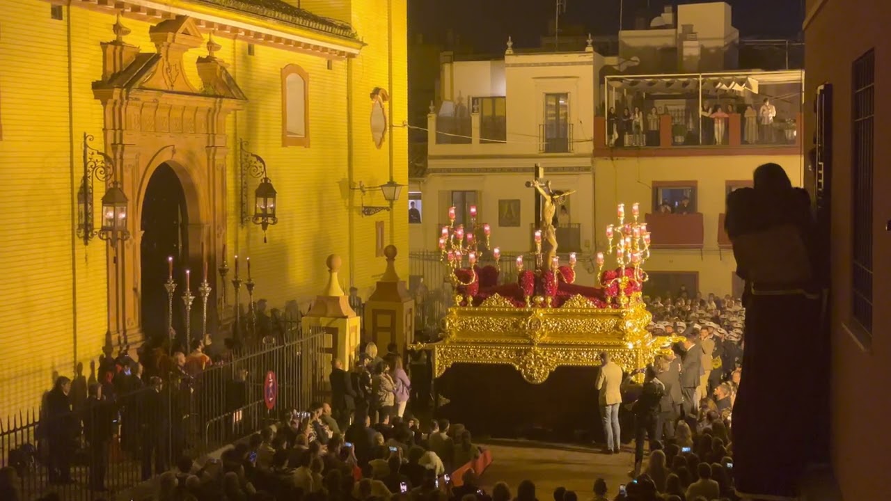 Santísimo Cristo de la Salud, Hdad. de San Bernardo, Semana Santa 2022 Sevilla, entrada templo 2/2