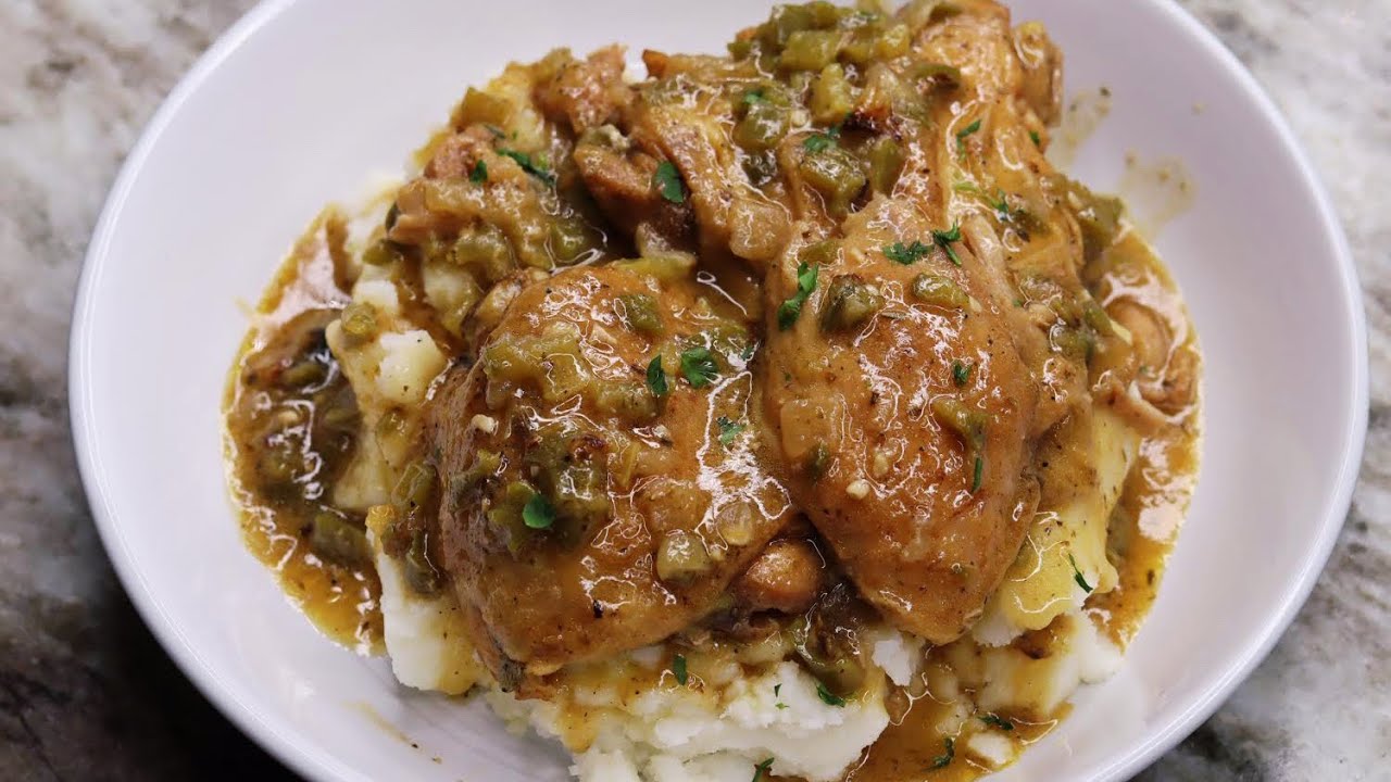 Best Smothered Chicken Recipe | QUICK AND EASY Southern Smothered Chicken
