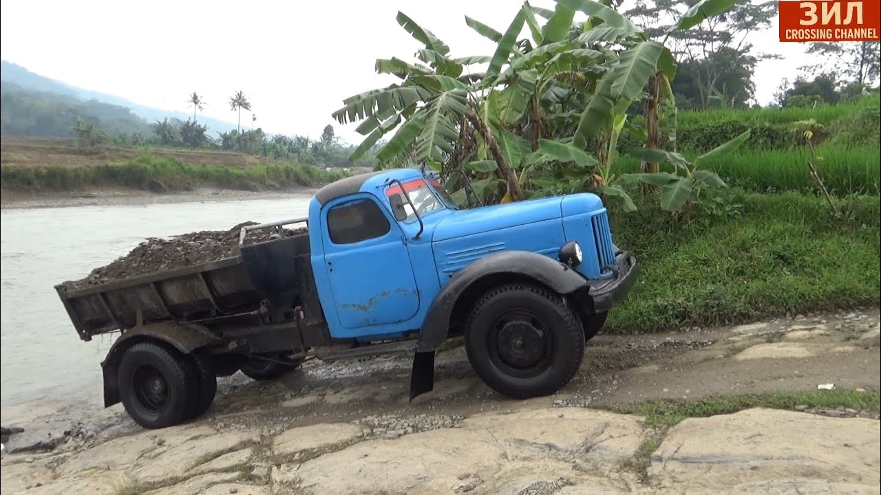 Mesin Tua ZIL Menaklukkan Tanjakan Curam dengan Muatan Pasir!